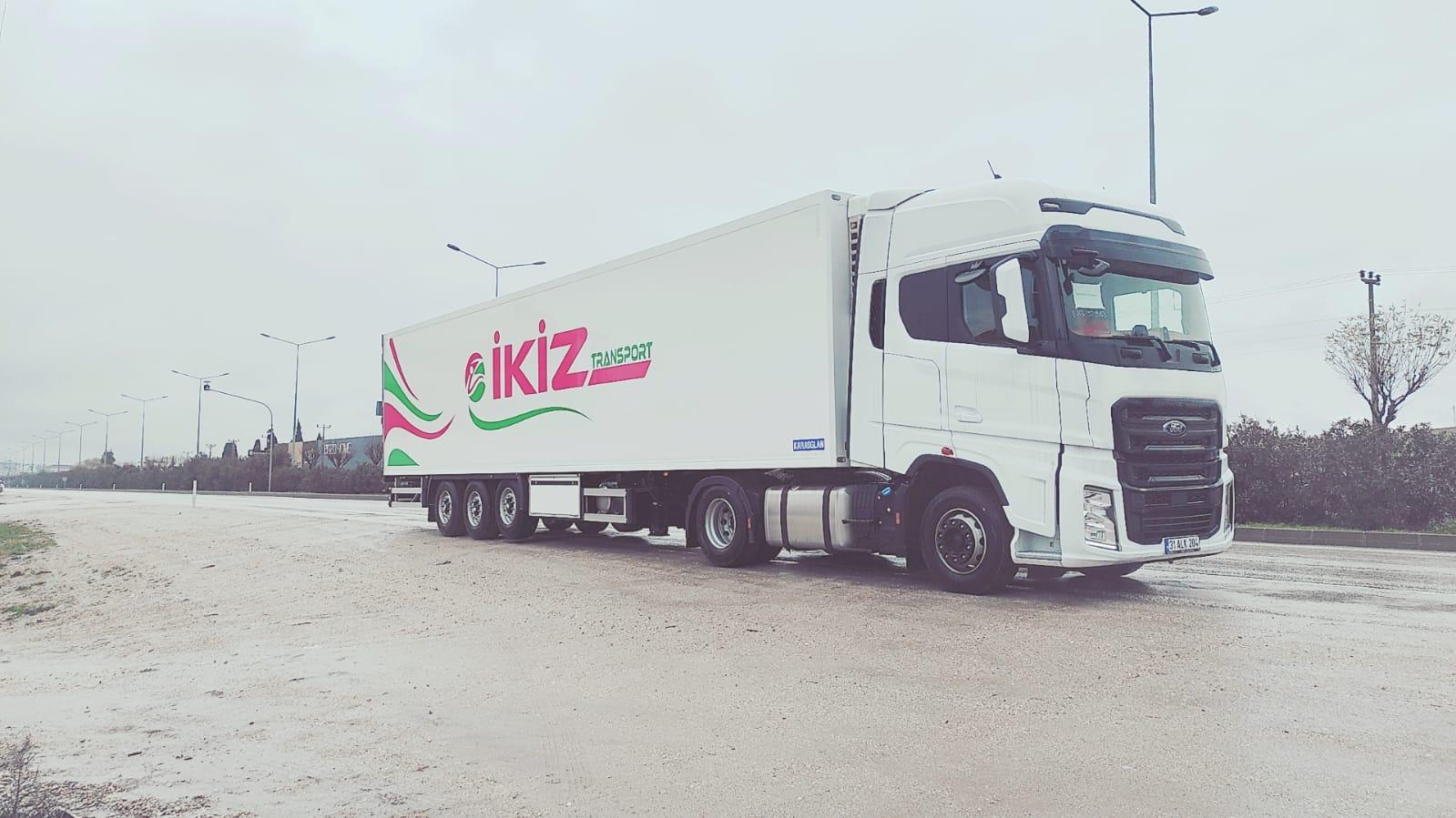 İkiz Transport tırı yol üzerinde